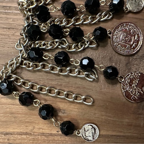 Elegant Black and Gold Necklace - Picture 2 of 5